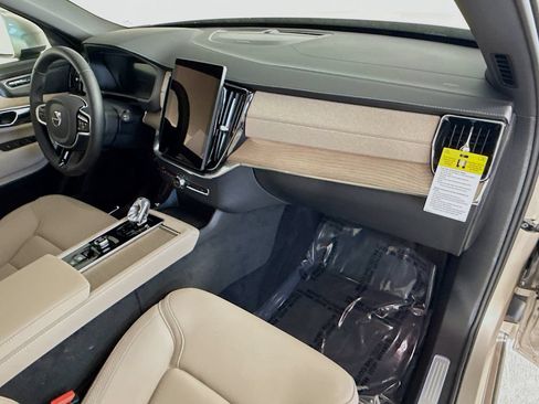 Certified 2026 Volvo XC90 T8 Plus w/ Protection Package Premier AWD/4WD image 32
