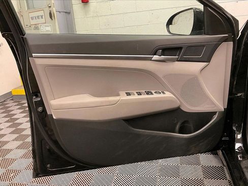 Used 2020 Hyundai Elantra SE image 20