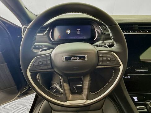 New 2025 Jeep Grand Cherokee Limited image 11