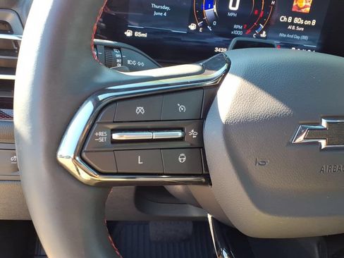 Used 2024 Chevrolet Traverse RS FWD image 28