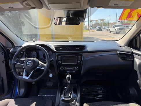 Used 2021 Nissan Rogue Sport S image 16