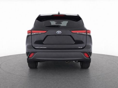 Used 2022 Toyota Highlander XLE FWD image 7