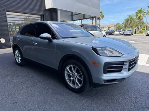 Certified 2024 Porsche Cayenne AWD/4WD image 4
