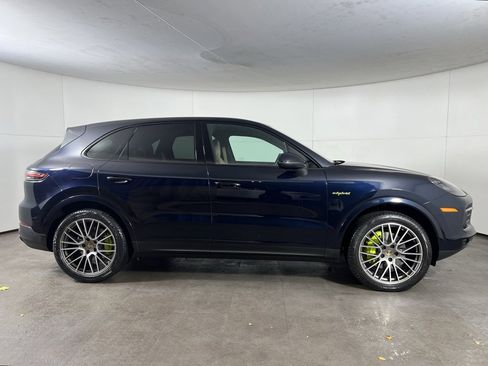 Certified 2022 Porsche Cayenne Platinum Edition w/ Premium Package Plus image 8