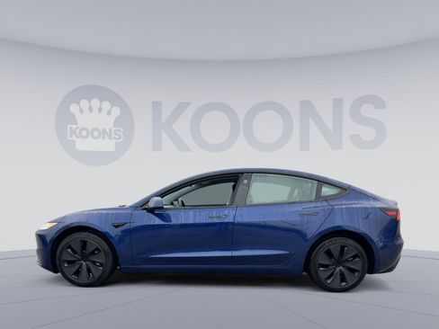 Used 2024 Tesla Model 3 Standard Range image 2