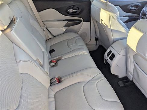 Used 2022 Jeep Cherokee Limited image 13