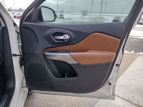 Used 2019 Jeep Cherokee Overland w/ Technology Group image 28