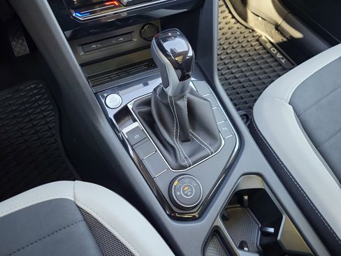 New 2025 Volkswagen Taos SE image 13