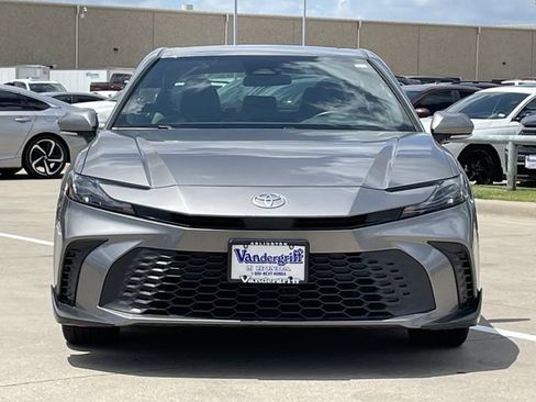 Used 2025 Toyota Camry SE FWD image 8