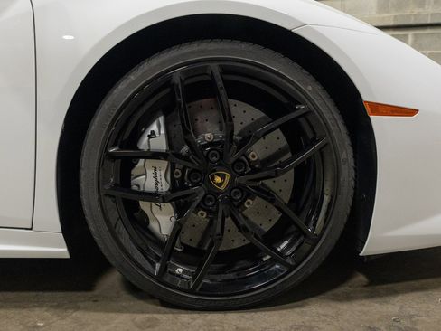 Used 2016 Lamborghini Huracan LP 610-4 image 32