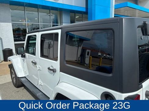 Used 2018 Jeep Wrangler Unlimited Sahara w/ Connectivity Group AWD/4WD image 3