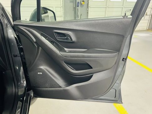 Used 2020 Chevrolet Trax Premier image 33