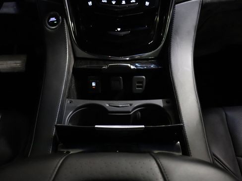 Used 2015 Cadillac Escalade Platinum image 33