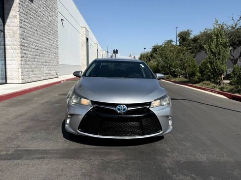 Used 2015 Toyota Camry SE FWD image 2