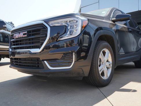 Used 2024 GMC Terrain SLE AWD/4WD image 4