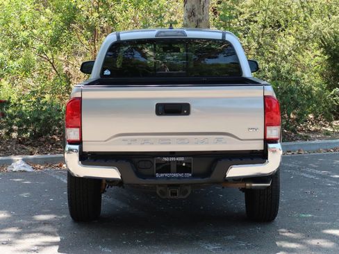 Used 2017 Toyota Tacoma TRD Off-Road w/ Tow Package AWD/4WD image 7