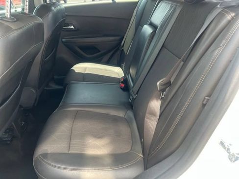 Used 2022 Chevrolet Trax LT w/ LT Convenience Package FWD image 19