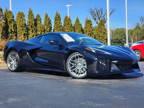 Used 2025 Chevrolet Corvette Z06 image 2