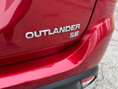 Used 2018 Mitsubishi Outlander SE AWD/4WD image 41