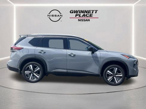 Certified 2025 Nissan Rogue SL w/ SL Premium Package FWD image 29