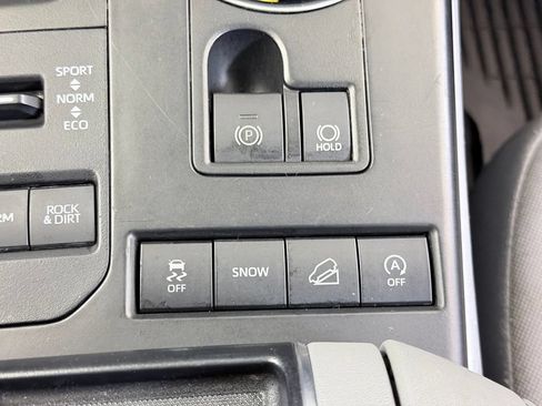 Used 2022 Toyota Highlander LE AWD/4WD image 50