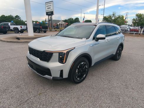 New 2026 Kia Sorento S w/ S Panoramic Sunroof Package FWD image 4