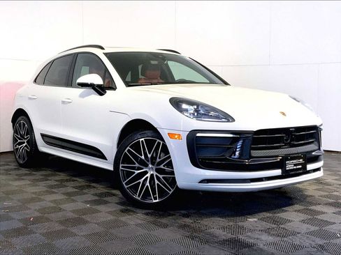 Certified 2023 Porsche Macan Turbo image 9