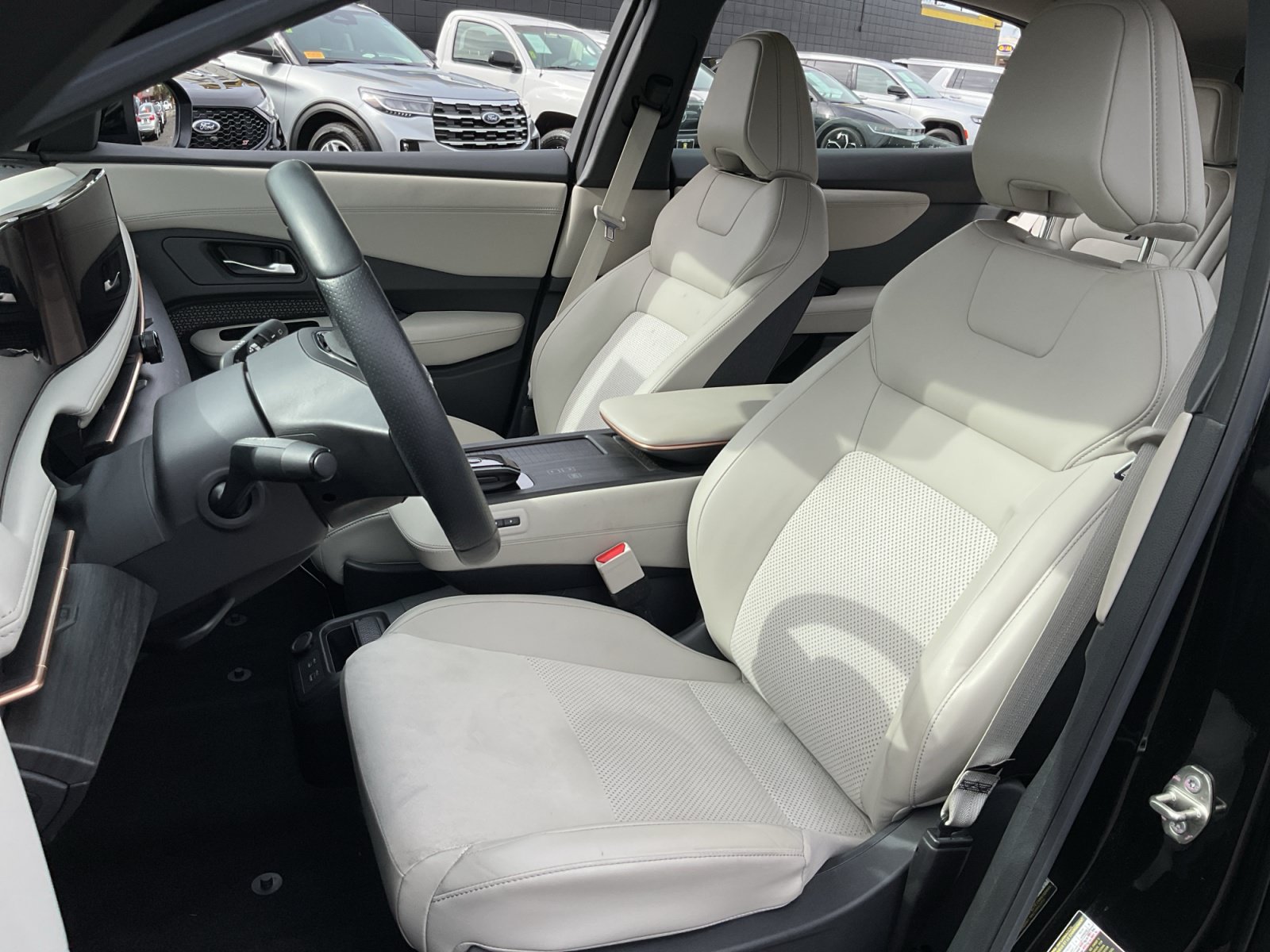 Used 2023 Nissan Ariya FWD image 18