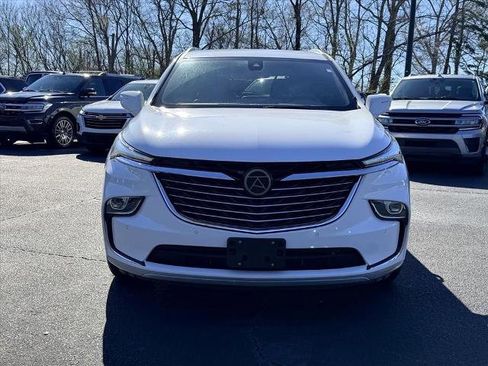 Used 2023 Buick Enclave Essence image 4