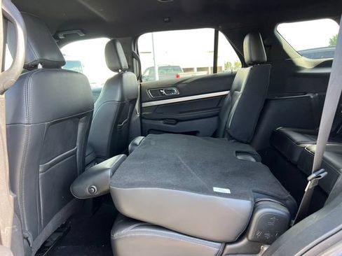 Used 2019 Ford Explorer XLT w/ Equipment Group 202A AWD/4WD image 5