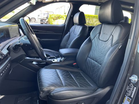 Used 2023 Kia Telluride SX Prestige X-Pro AWD/4WD image 2