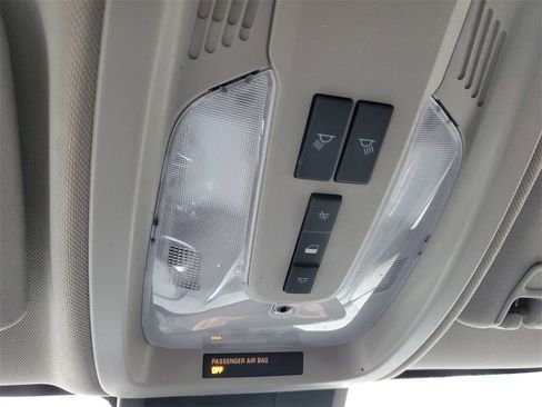 Used 2017 Chevrolet Equinox LT w/ Convenience Package image 28