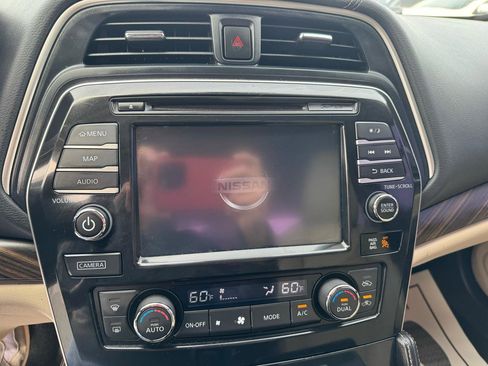 Used 2016 Nissan Maxima Platinum w/ Interior Lighting Package image 14