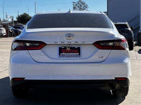 Used 2023 Toyota Camry LE image 5