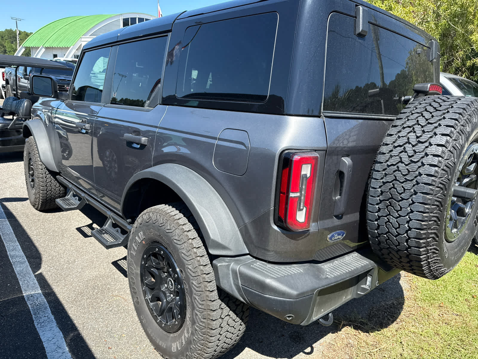 Used 2025 Ford Bronco Badlands AWD/4WD image 4