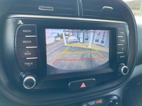 Used 2020 Kia Soul LX FWD image 18