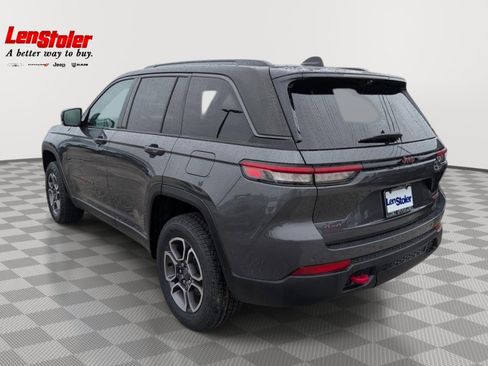 Used 2022 Jeep Grand Cherokee Trailhawk w/ ADV Protech Group II AWD/4WD image 3