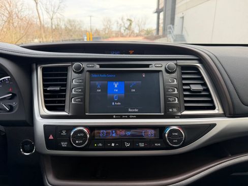 Used 2018 Toyota Highlander XLE image 35