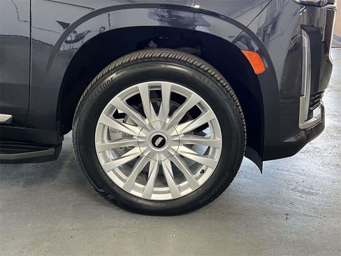 Certified 2023 Cadillac Escalade ESV Luxury image 6