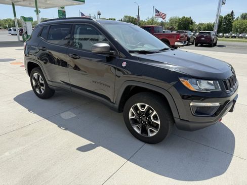 Used 2018 Jeep Compass Trailhawk w/ Leather Interior Group AWD/4WD image 1