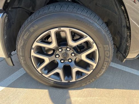 Used 2025 RAM 1500 Laramie AWD/4WD image 6