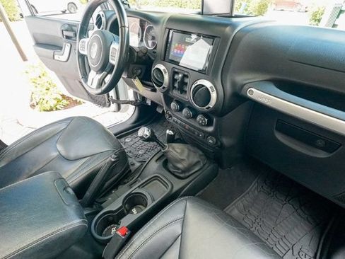 Used 2016 Jeep Wrangler Unlimited Rubicon AWD/4WD image 85