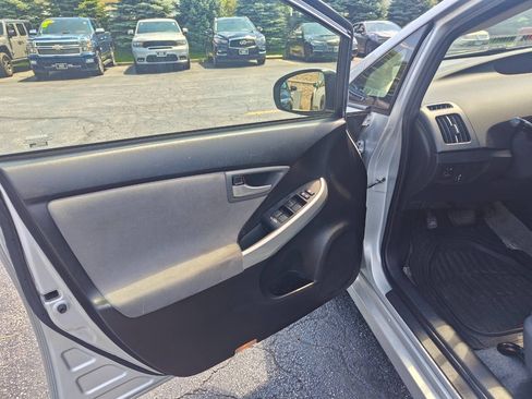 Used 2015 Toyota Prius Two FWD image 9