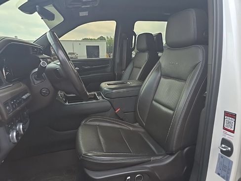 Used 2021 GMC Yukon XL Denali w/ Denali Ultimate Package AWD/4WD image 12