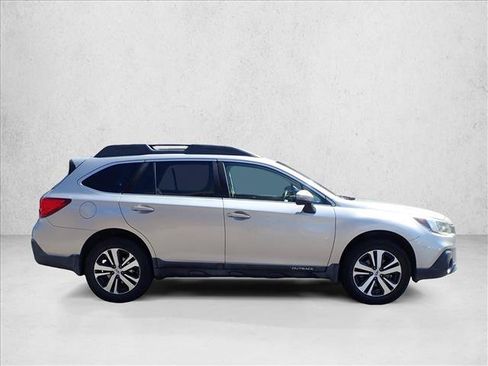 Used 2018 Subaru Outback 2.5i Limited AWD/4WD image 15