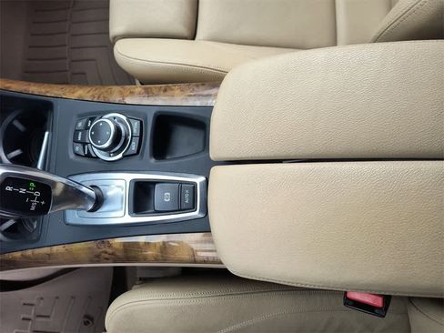 Used 2010 BMW X5 xDrive35d image 21