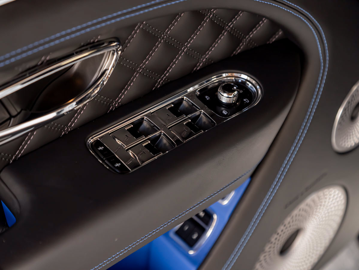 Certified 2025 Bentley Bentayga AWD/4WD image 30