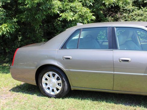 Used 2011 Cadillac DTS image 5