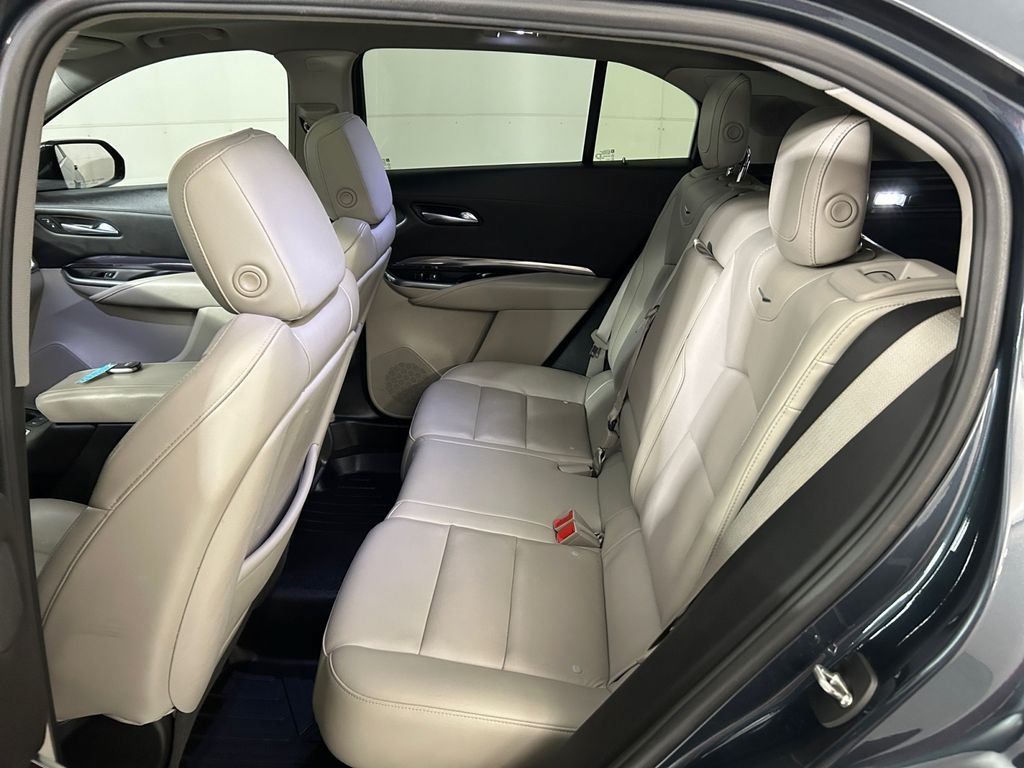 Used 2021 Cadillac XT4 Luxury w/ Cold Weather Package FWD image 19