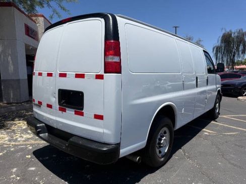 Used 2021 Chevrolet Express 2500 RWD image 3